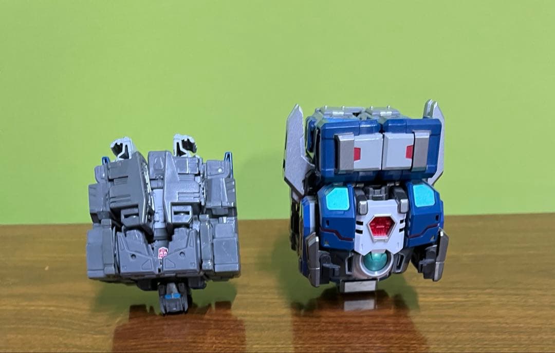 トランスフォーマーレジェンズ　フォートレスマキシマス&アップグレードパーツ付き