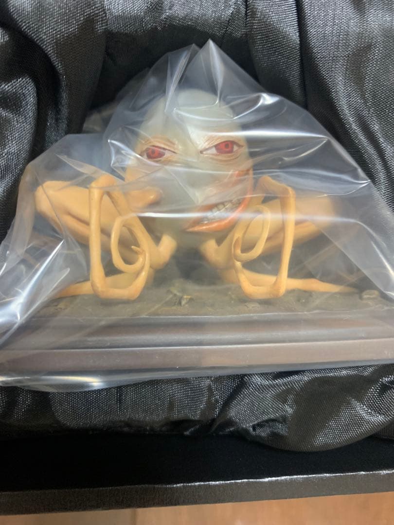 ベルセルク　ART OF WAR 髑髏の騎士 白骨彩色版　(完璧な世界の卵付)