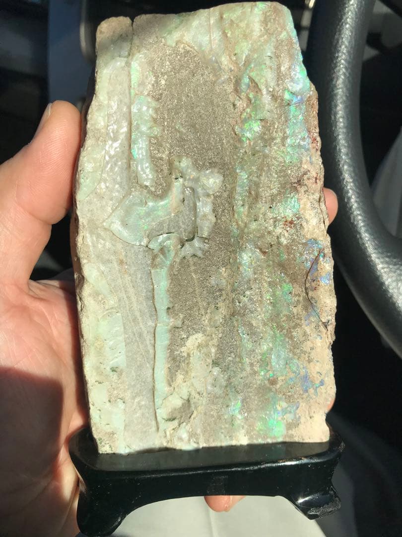 ボルダーオパール　原石　置物