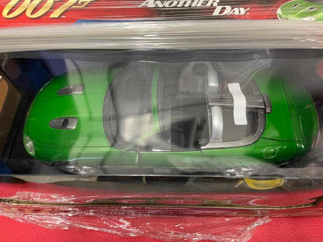 007ボンドカー　ジャガー　XKRロードスター