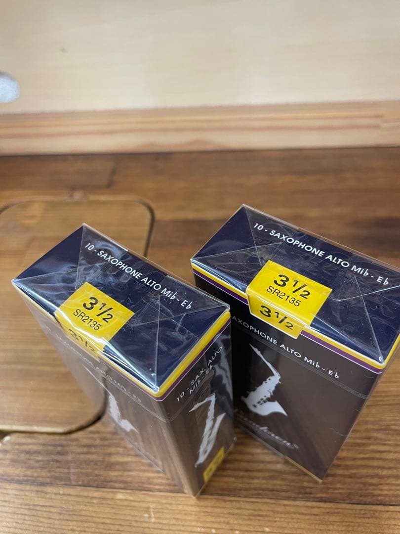 Vandoren（バンド-レン）アルトサックス用リード 強度: 3 1/2 2箱