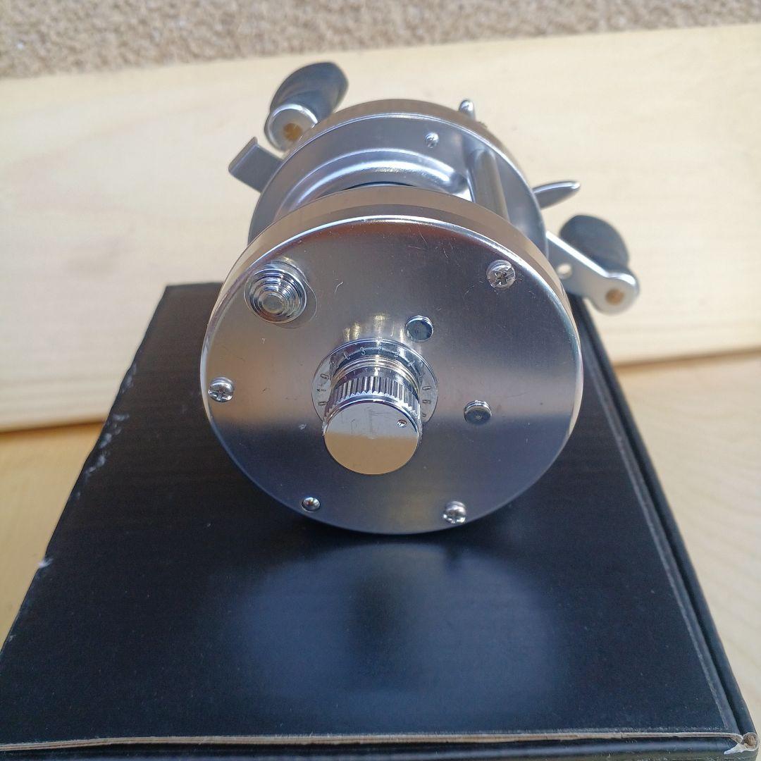 金属製ダブルハンドルベイトリール