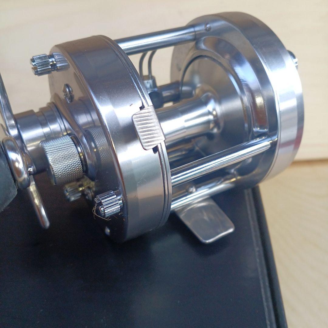 金属製ダブルハンドルベイトリール