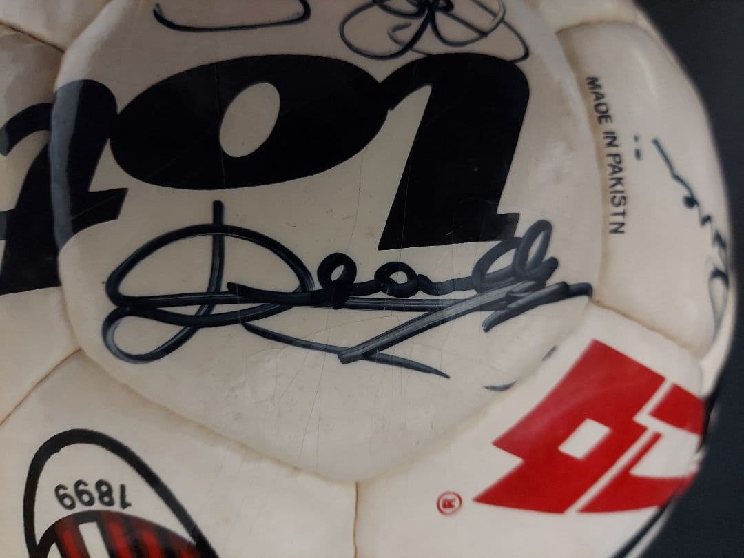 ★プレミアムボール『ACミラン/直筆寄書サインボール/約18人』コレクター保管品