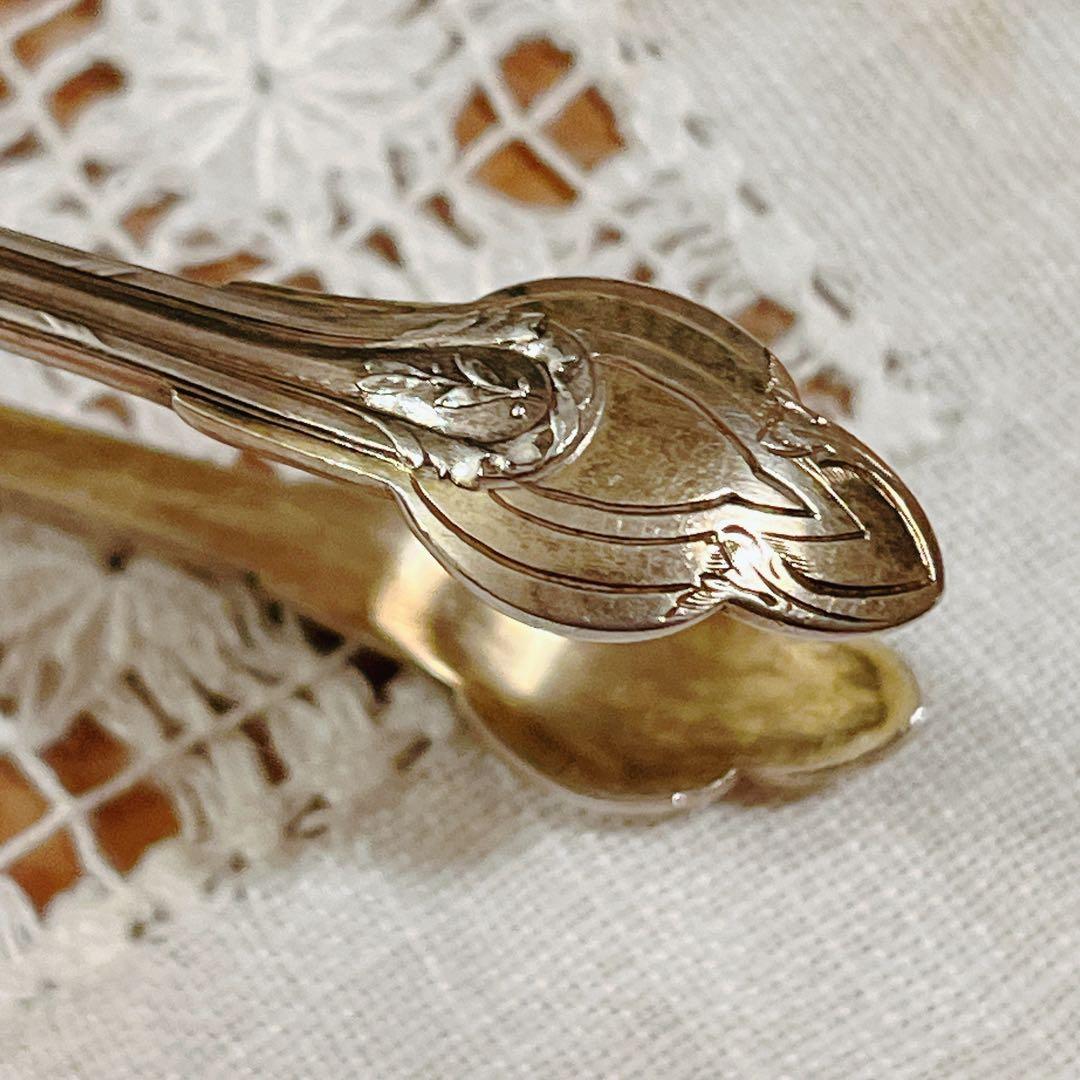 シルバー　美しいモノグラム入りのトング