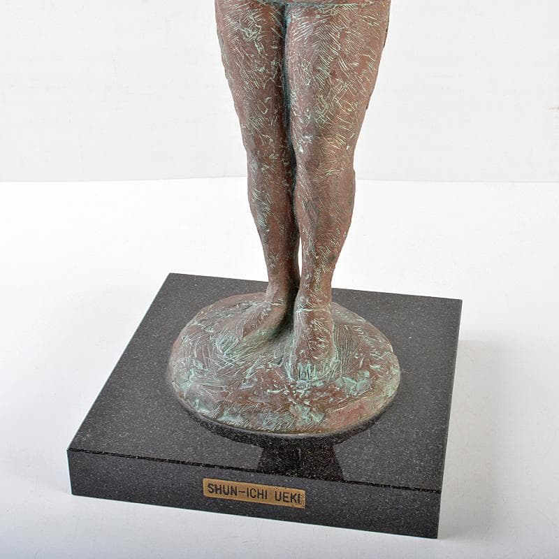 植木舜一作　ブロンズ像　女性像　大理石台　重さ約9.7kg　D　R5810B