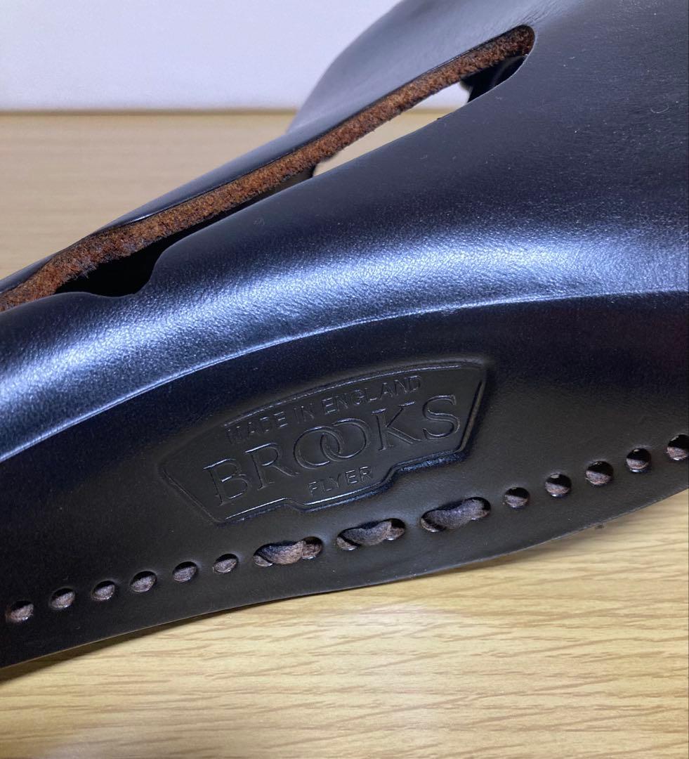 BROOKS FLYER CARVED BLACK レザーサドル