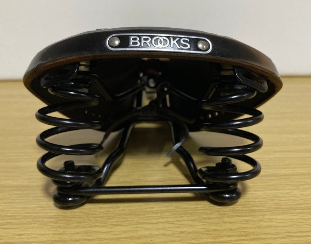 BROOKS FLYER CARVED BLACK レザーサドル