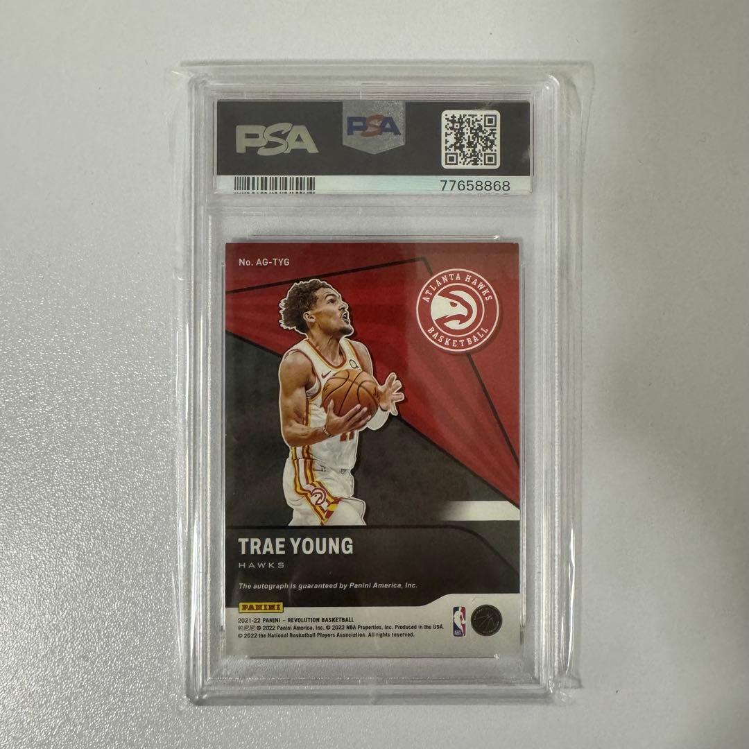 トレイヤング　直筆サイン　オート　panini Revolution PSA8