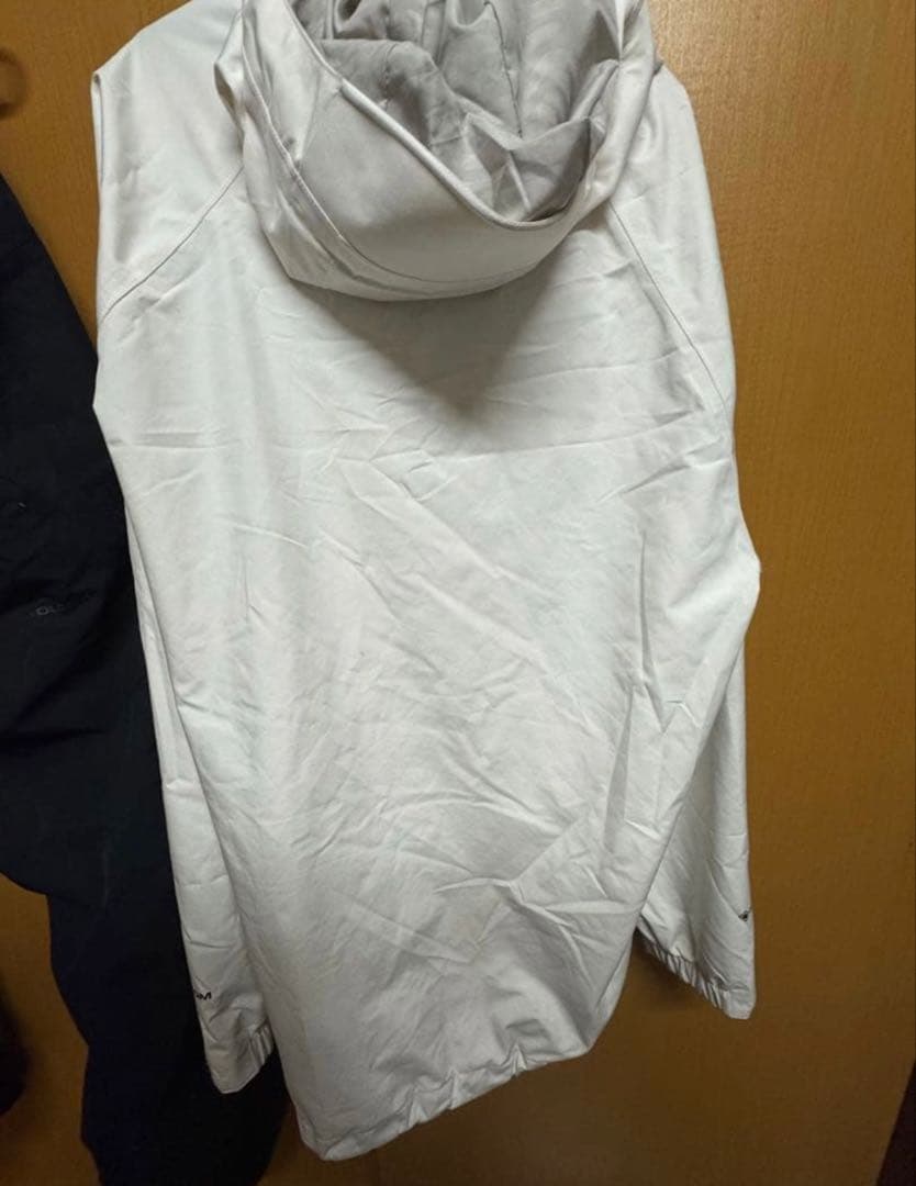 定価9万円『GORE-TEX』スノーボードウェア上のみVOLCOM 白&黒