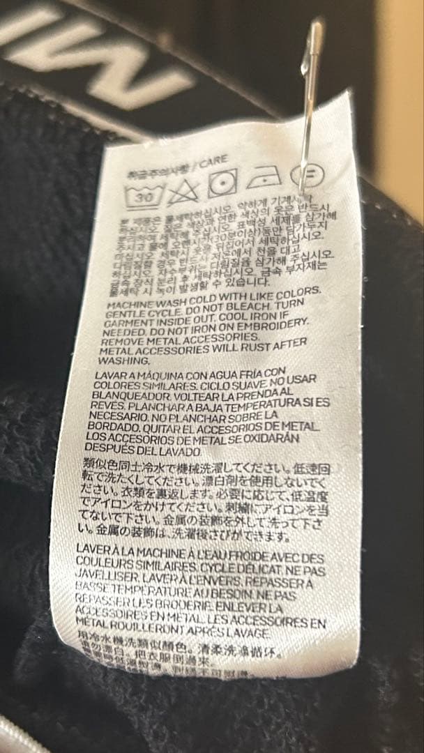 アイドル [LE SSERAFIM] CROP HOODIE (Black)