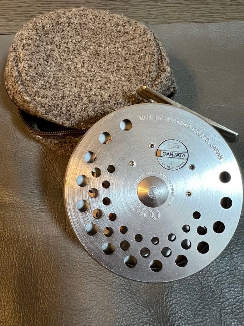 UFM ウエダ フライリール カンタータ 2400モデル