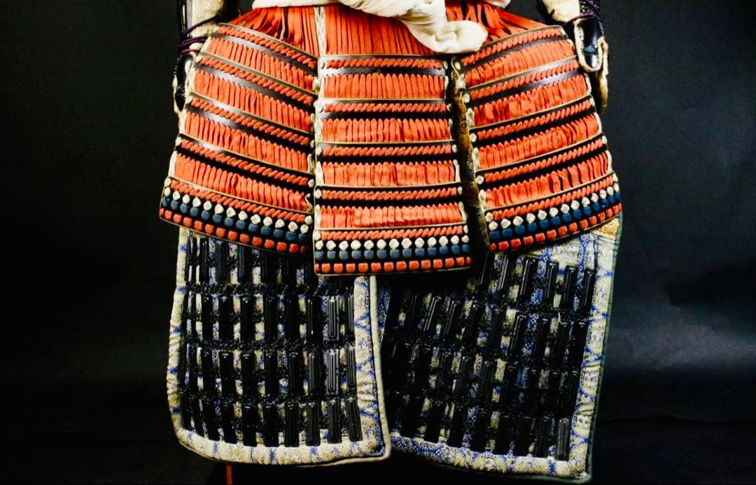 鉄地 上杉笹紋 緋縅鎧一式 八間筋兜 八幡大菩薩前立 鎧櫃 鎧兜 甲冑