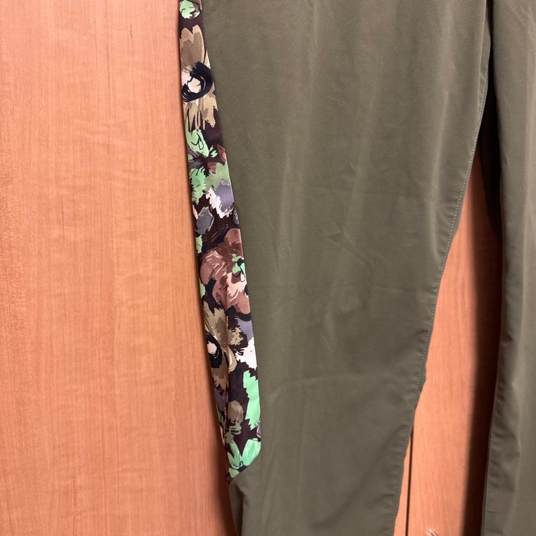 BEAMS GOLFオレンジレーベルフラワーカモプリントストレッチパンツ
