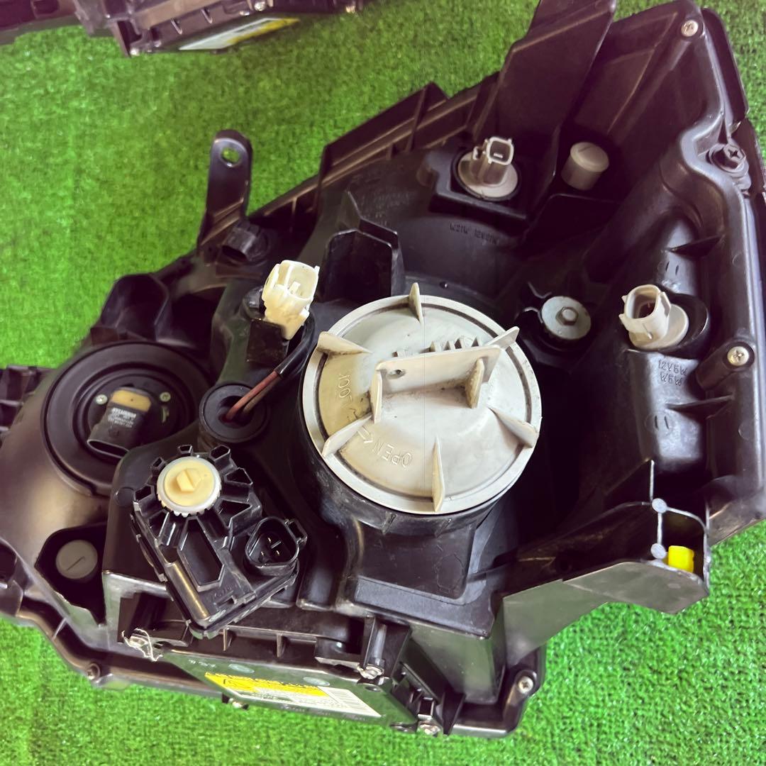 アー1★トヨタ純正 AZR60 65 ノア ヘッドライトセット