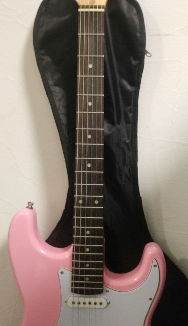 エレキギター　ピンク　photogenic フェルナンデス　ストラトキャスター