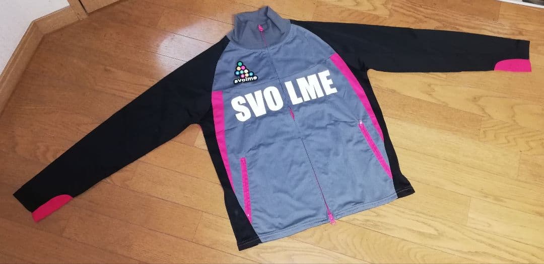 【匿名配送】【入手困難】グレー　黒　svolme　トレーニングジャージ　スボルメ