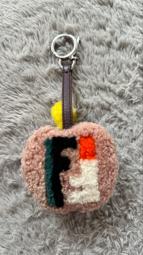 【FENDI】アップル チャーム　もこもこ