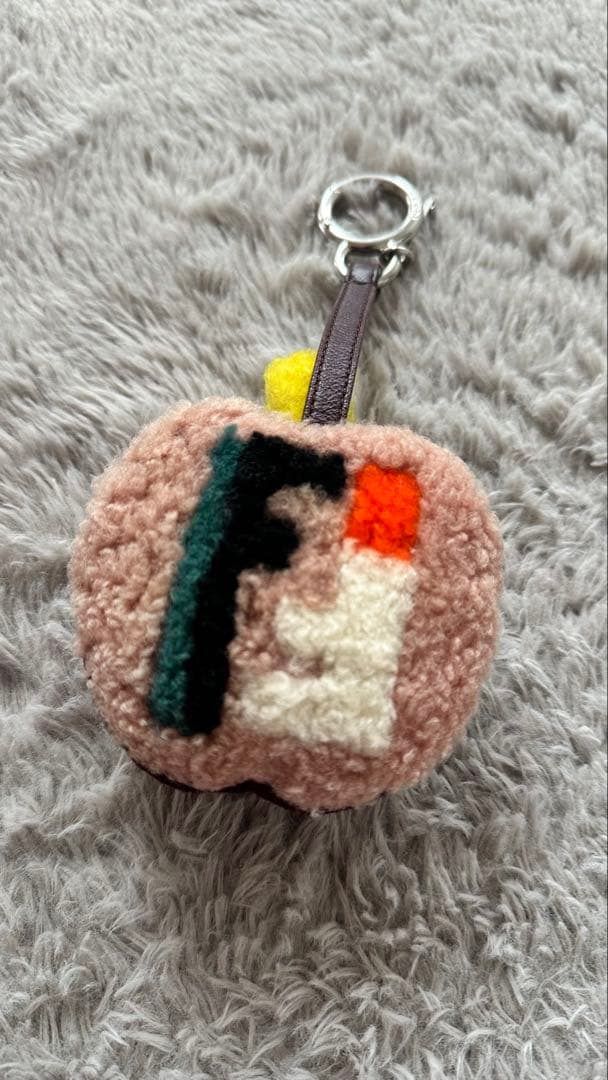 【FENDI】アップル チャーム　もこもこ