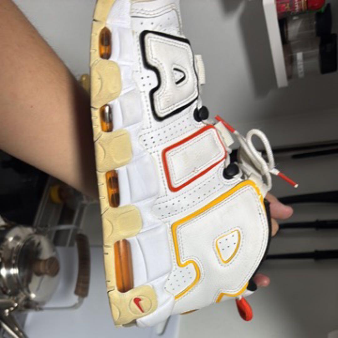 NIKE モアアップテンポ　レイガンス