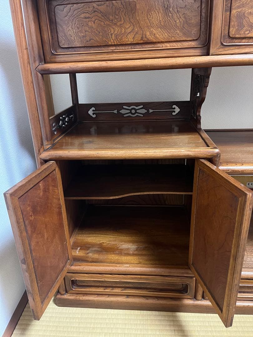 アンティーク　茶箪笥　木製収納棚 彫刻装飾付き