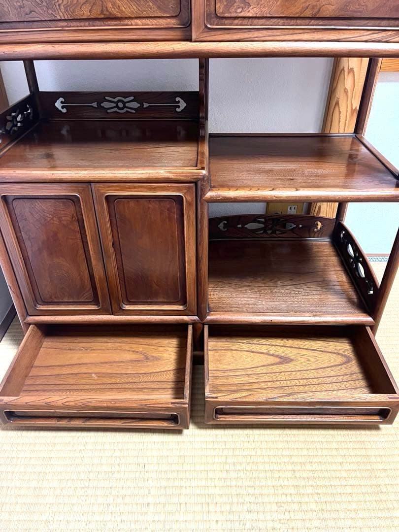 アンティーク　茶箪笥　木製収納棚 彫刻装飾付き