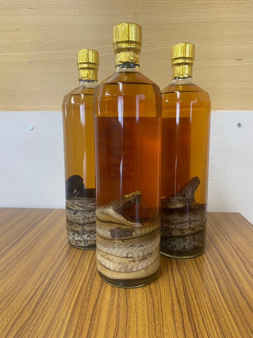 田*郎様 ハブ入りハブ酒 40度 700ml 3本セット