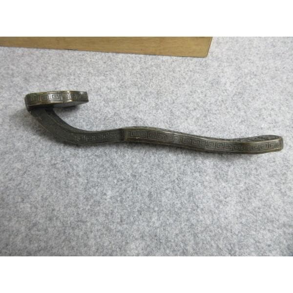 宣徳銅雲に鶴吊燭に蓮図如意箱入り [B28401]