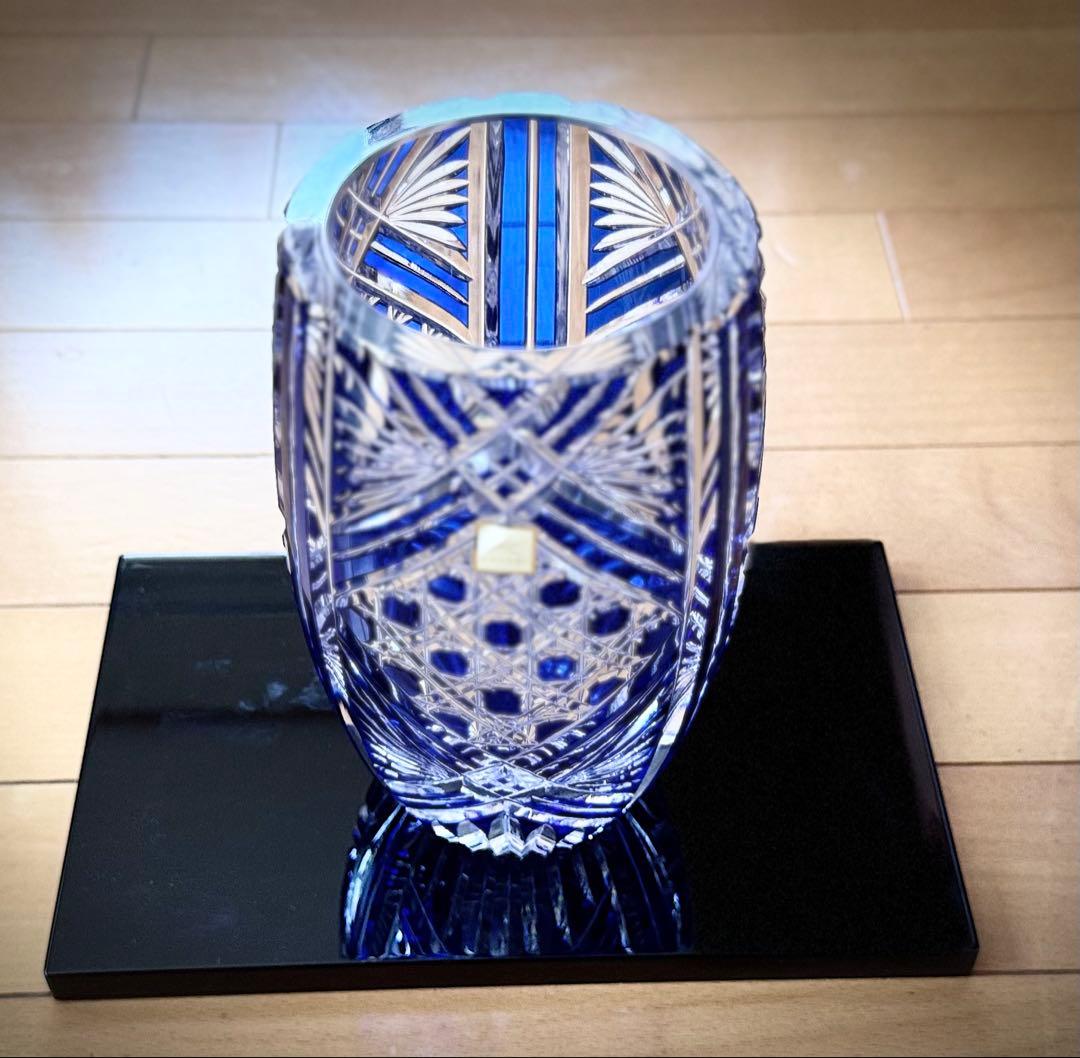 カガミクリスタル　切子　花瓶 中型　青 江戸切子 笹っ葉に八角籠目紋