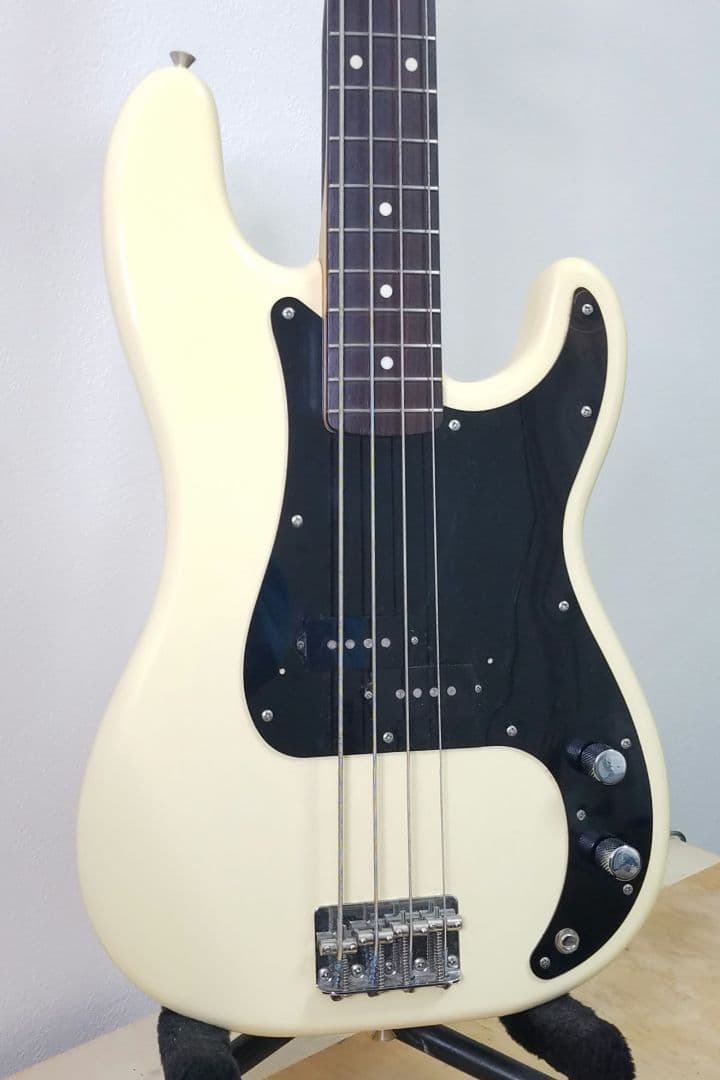 日本製 Squier by Fender プレシジョンベース