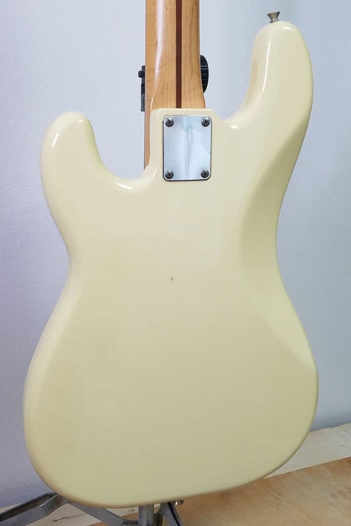 日本製 Squier by Fender プレシジョンベース