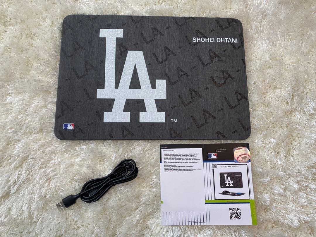 大谷翔平選手の名前入り！ ワイヤレス充電器&マウスパッド