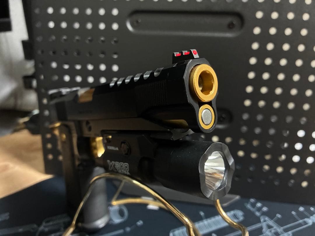 起きたら価格戻します　ハイキャパ5.1 ゴールド　X300ライト＆マガジン4本