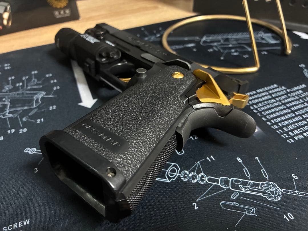 起きたら価格戻します　ハイキャパ5.1 ゴールド　X300ライト＆マガジン4本