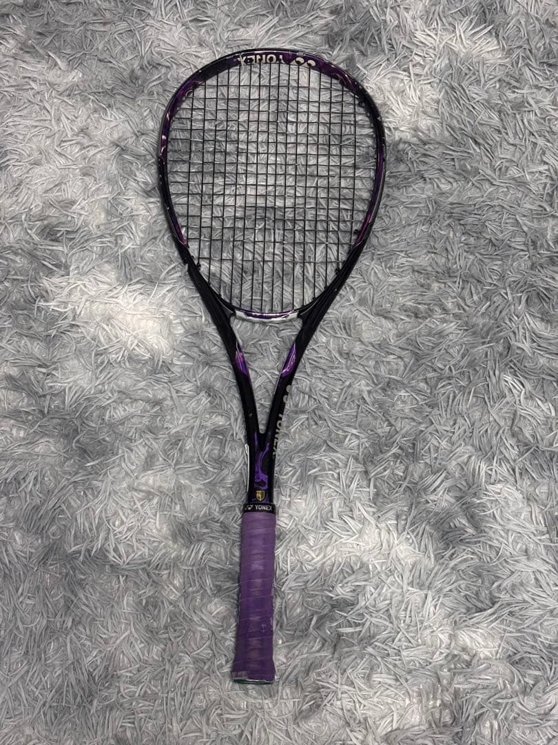 軟式テニスラケット 黒と紫