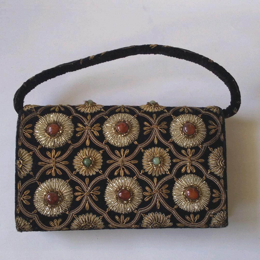 豪華な刺繍と貴石のパーティーバッグ