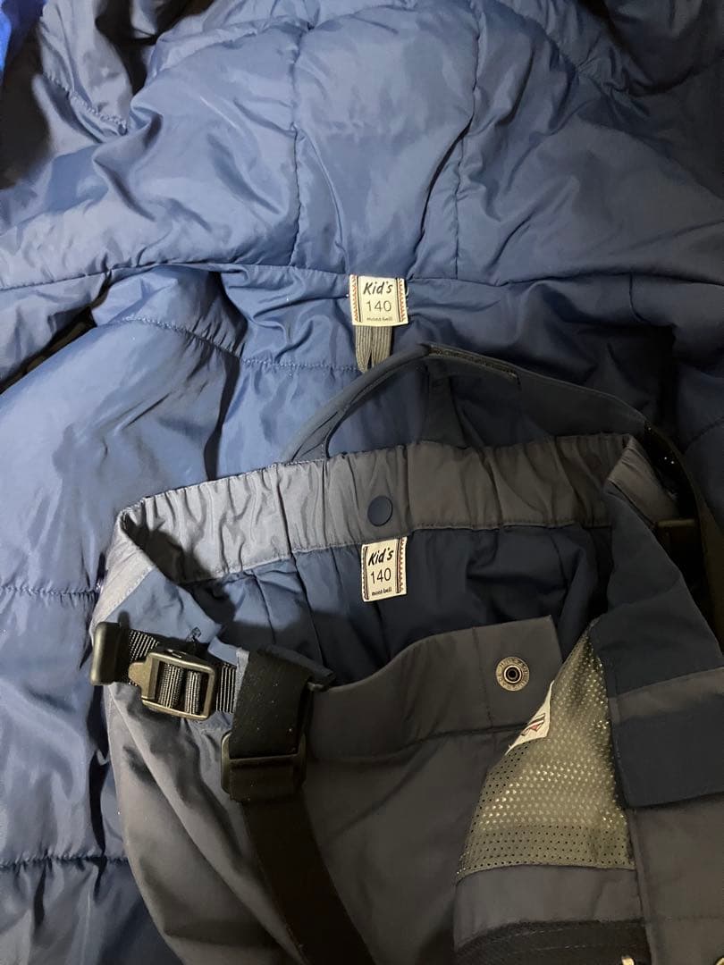 モンベルの子ども用スキーウェア上下セット