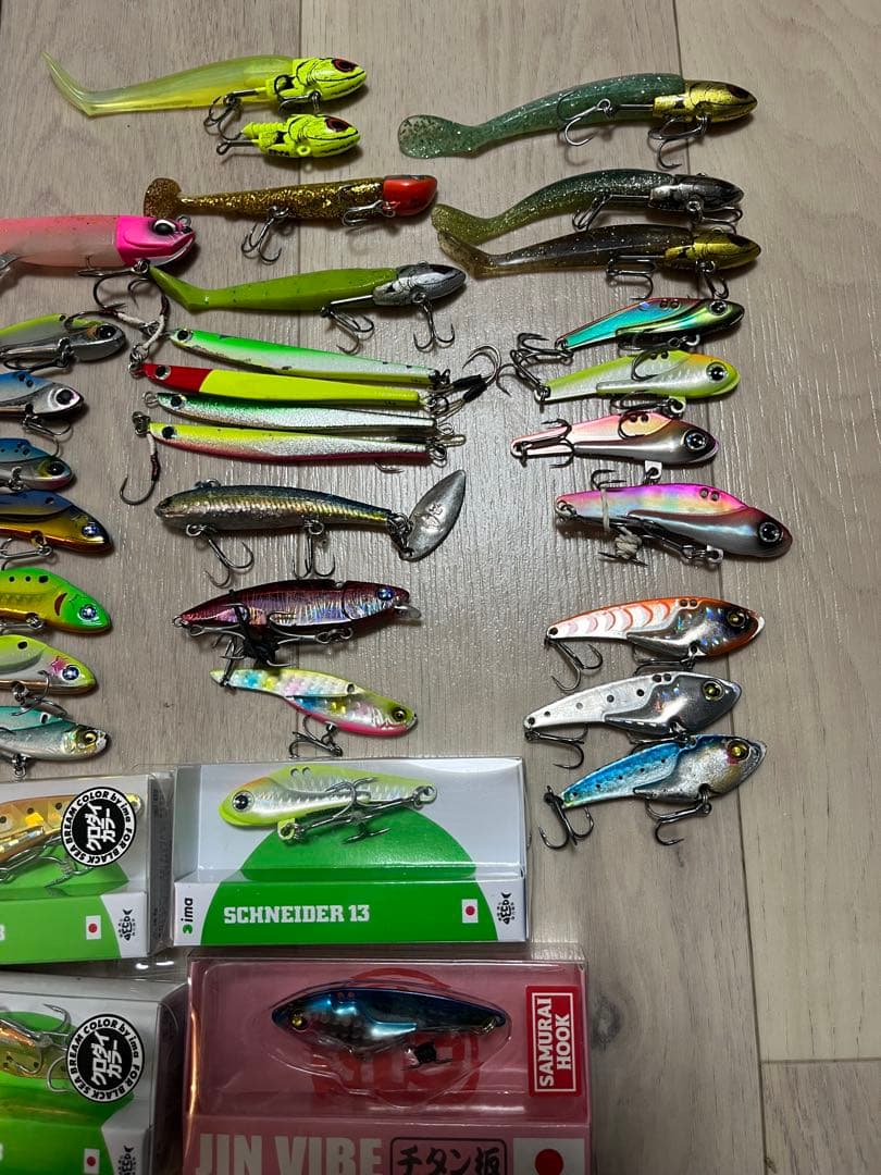 釣り引退品　ルアー約50個　バイブレーション系