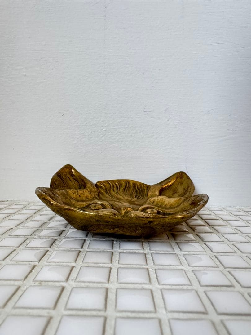 アンティーク　猫の顔トレイ　金属製装飾品