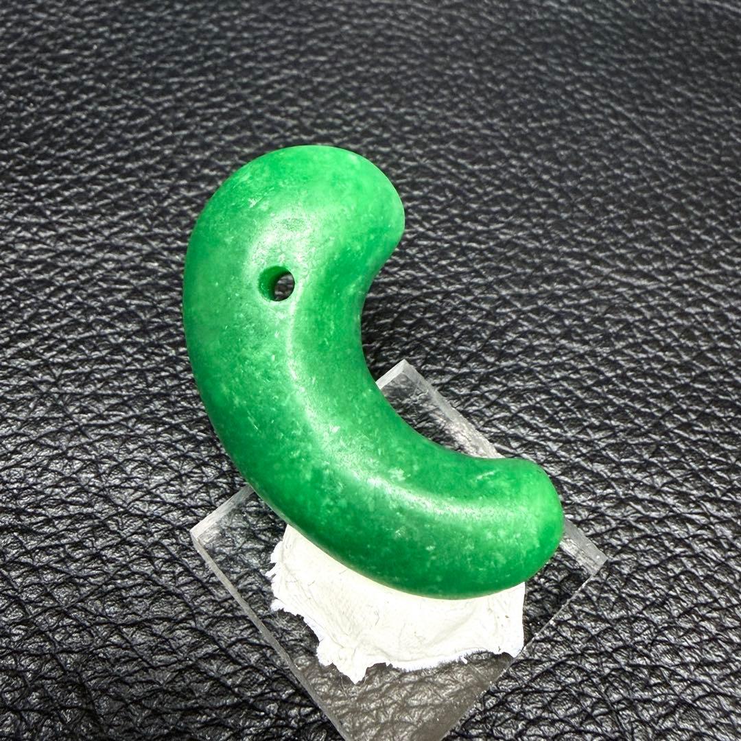 縄文、弥生、硬玉大珠、魔除け石 透明度ある古墳期 ヒスイ硬玉翡翠 勾玉