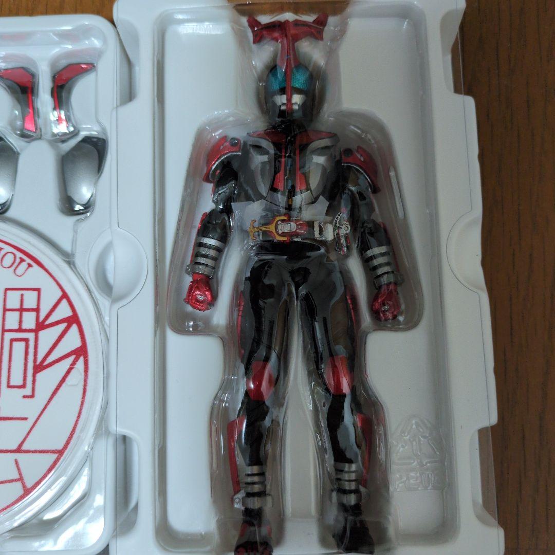 S.H.figuarts 真骨彫 仮面ライダーカブト ハイパーフォーム セット