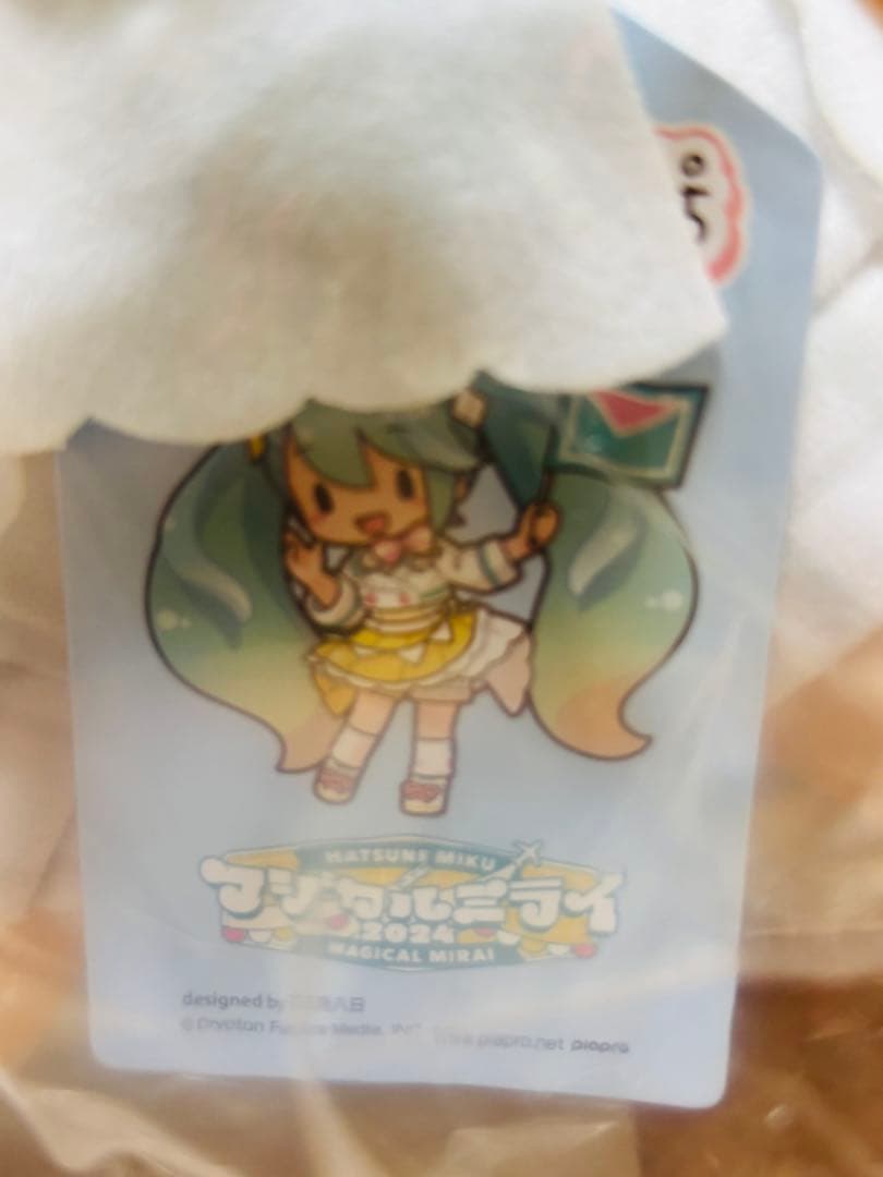 新品未開封 初音ミク マジカルミライ 2024 ふわぷちぬいぐるみ L缶バッジ付