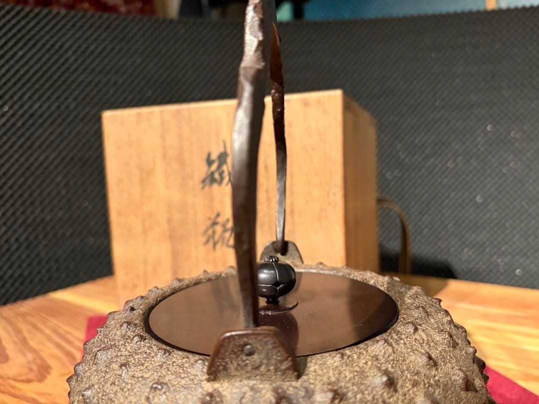 鉄瓶　霰文（あられもん）提手付 一光（いっこう）作　南部系鉄瓶（茶道具）