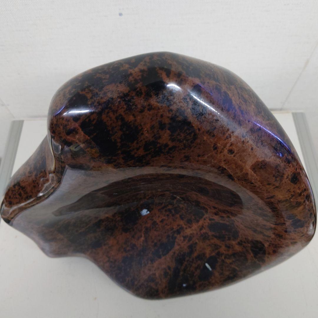 光沢のある石のインテリアオブジェ