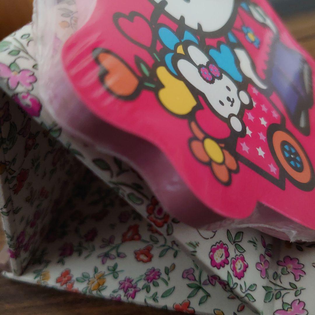 ♡*♡様 新品未使用‪♡海外限定ハローキティフラワーダイカットメモ♪