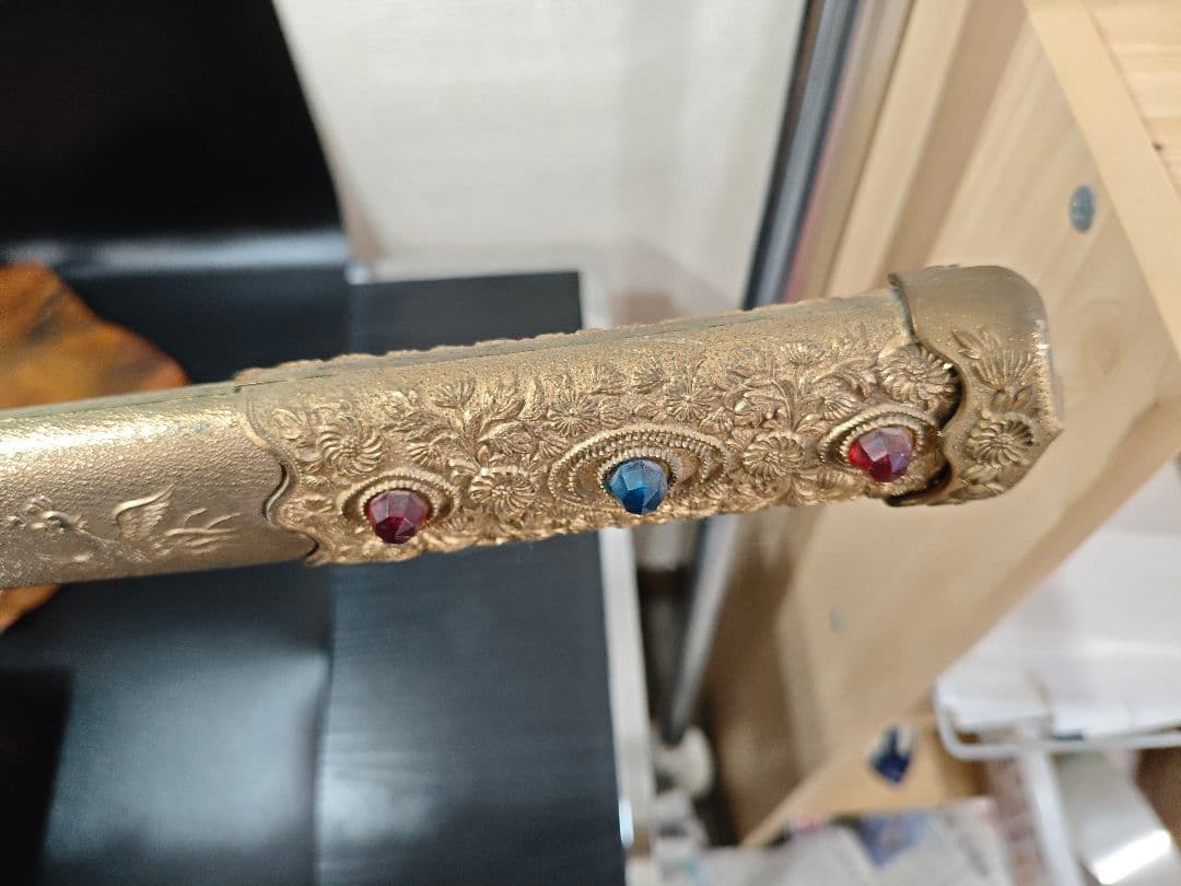 国宝原寸大複製 黄金梨子地螺鈿餝剣 模造刀 レプリカ 展示台付き 木箱付A028