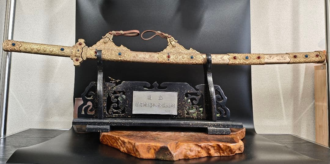 国宝原寸大複製 黄金梨子地螺鈿餝剣 模造刀 レプリカ 展示台付き 木箱付A028