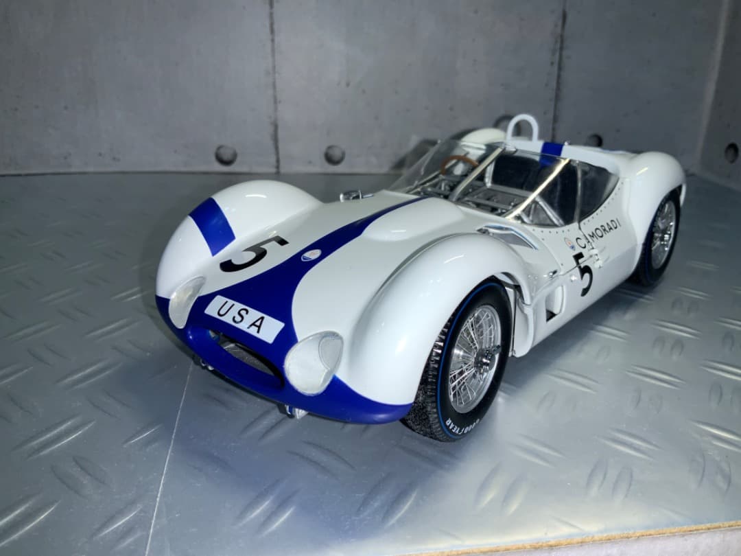 ミニカー　1/18 マセラティー　ティーポ61 ミニチャンプス