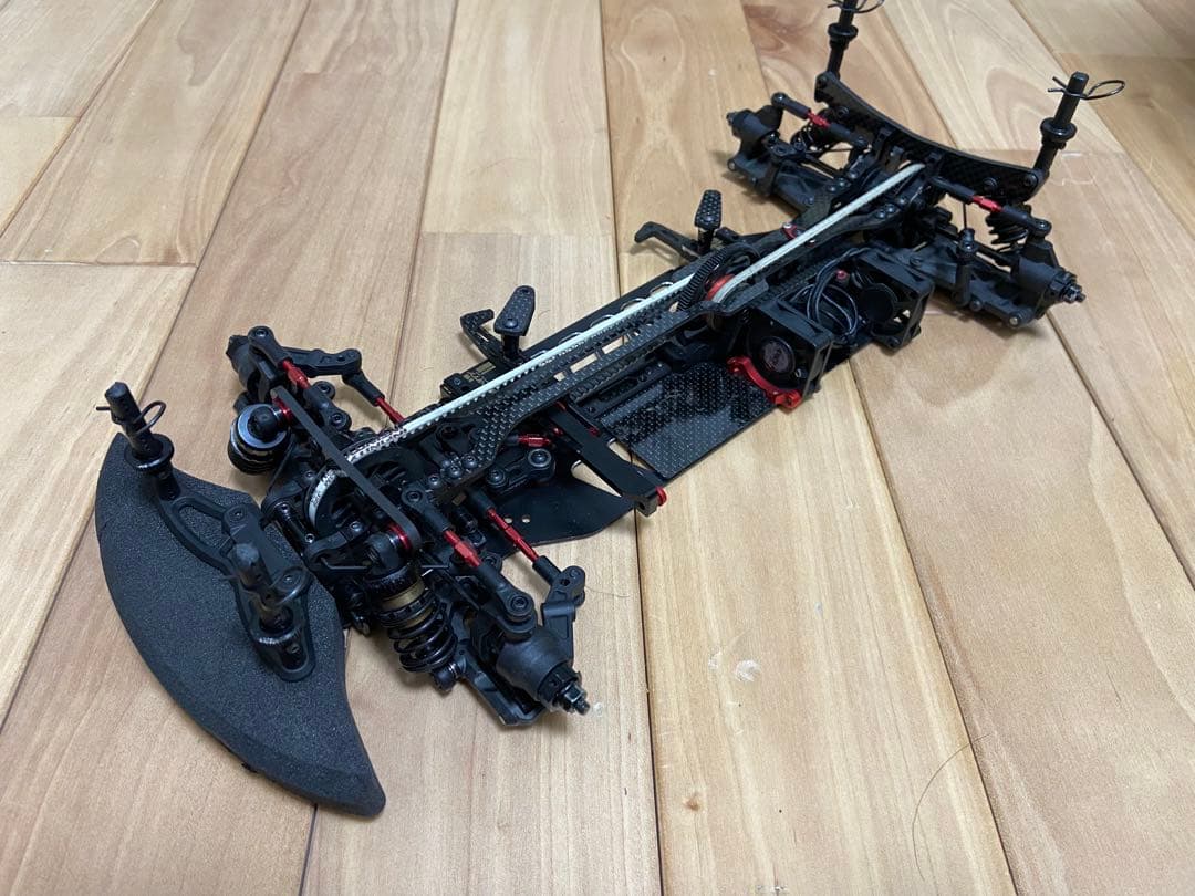 INFINITY IF14-2組立済シャーシ、スペアパーツ、説明書とボディー付き