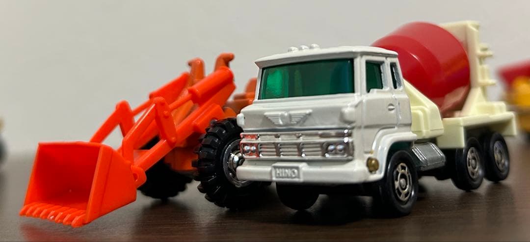 トミカ ギフトセット デラックス建設車セット 工事標識付